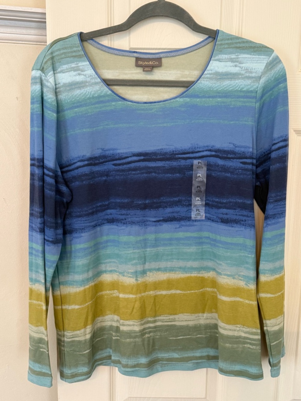 NWT STYLE & CO WOMENS STRIPED OMBRÉ TOP 💚🩵🧡
SZ PETITE LARGE
LONG SLEEVED - Picture 2 of 7